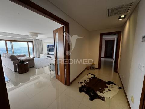Apartamento t4 serra da amoreira com 2 terraços e vista panorâmica