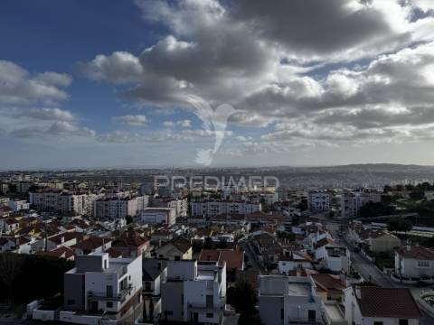 Apartamento t4 serra da amoreira com 2 terraços e vista panorâmica