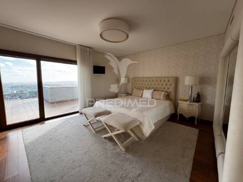 Apartamento t4 serra da amoreira com 2 terraços e vista panorâmica