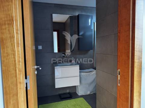 Apartamento t4 serra da amoreira com 2 terraços e vista panorâmica