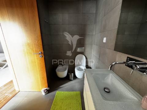 Apartamento t4 serra da amoreira com 2 terraços e vista panorâmica