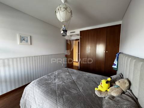 Apartamento t4 serra da amoreira com 2 terraços e vista panorâmica