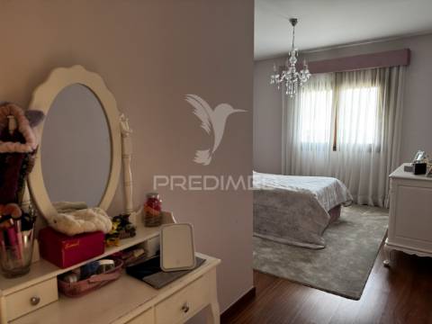 Apartamento t4 serra da amoreira com 2 terraços e vista panorâmica