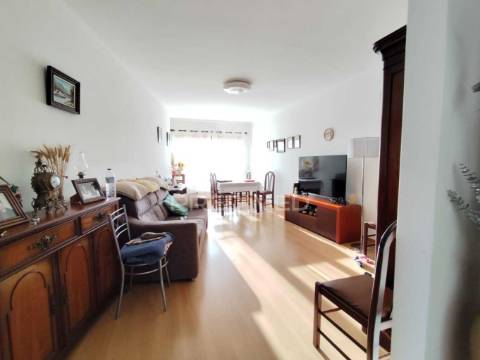 Apartamento t1 com terraço