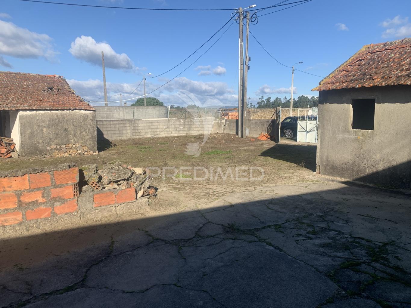 Terreno com casa ruínas - estela