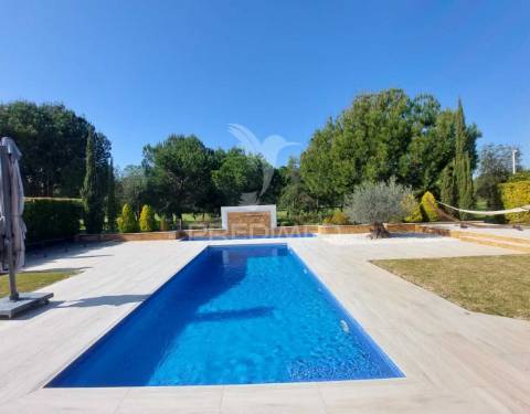 Vilmoura -moradia com piscina aquecida e vista golfe