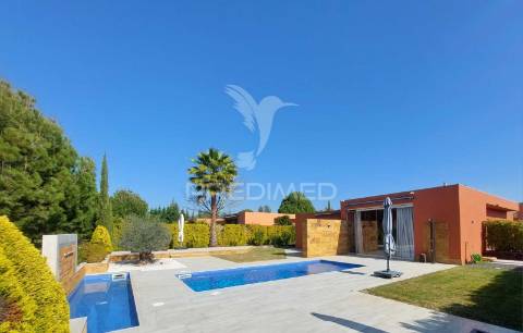 Vilmoura -moradia com piscina aquecida e vista golfe