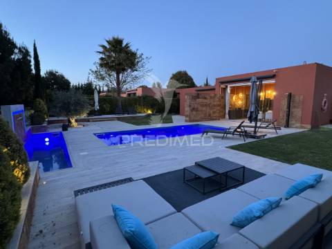 Vilmoura -moradia com piscina aquecida e vista golfe