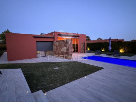Vilmoura -moradia com piscina aquecida e vista golfe