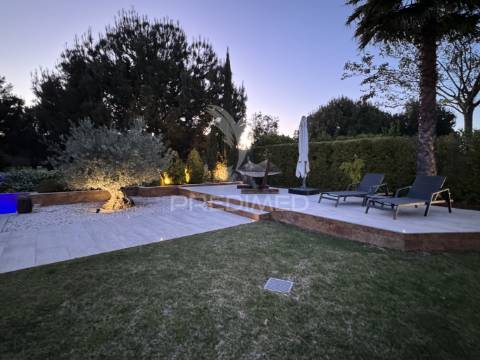 Vilmoura -moradia com piscina aquecida e vista golfe