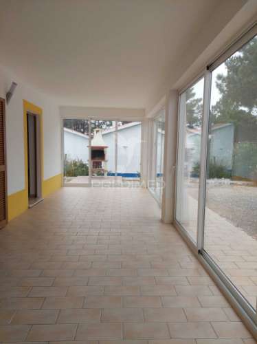 Aljezur - moradia térrea onde o sol bate à porta e a natureza dá os bons dias