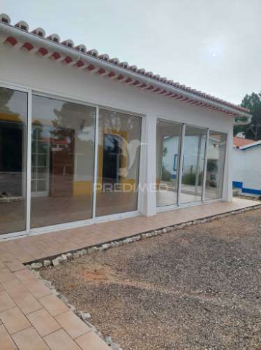 Aljezur - moradia térrea onde o sol bate à porta e a natureza dá os bons dias