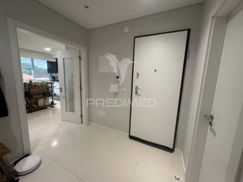 Apartamento t2 remodelado seixal perto dos barcos