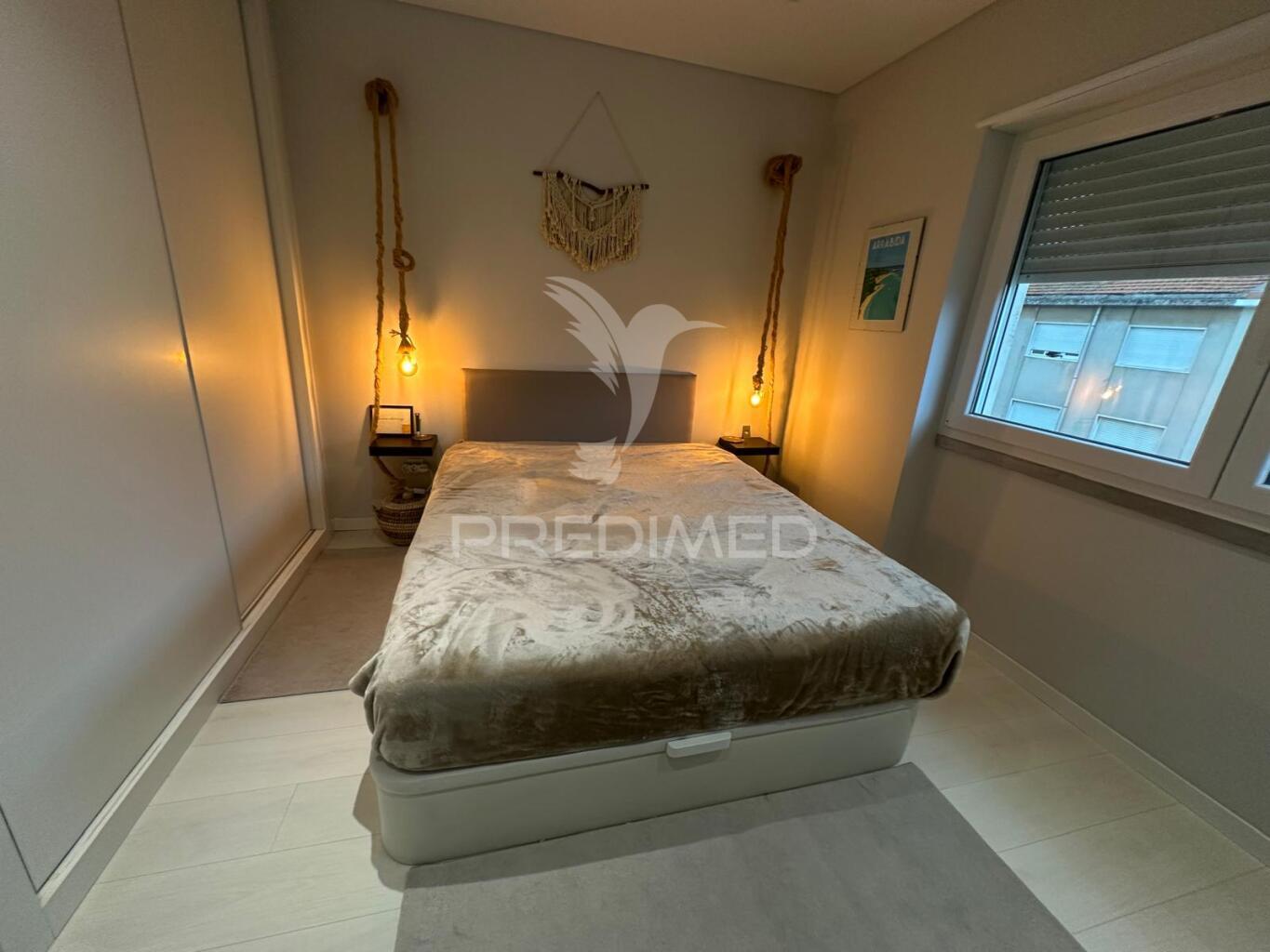 Apartamento t2 remodelado seixal perto dos barcos