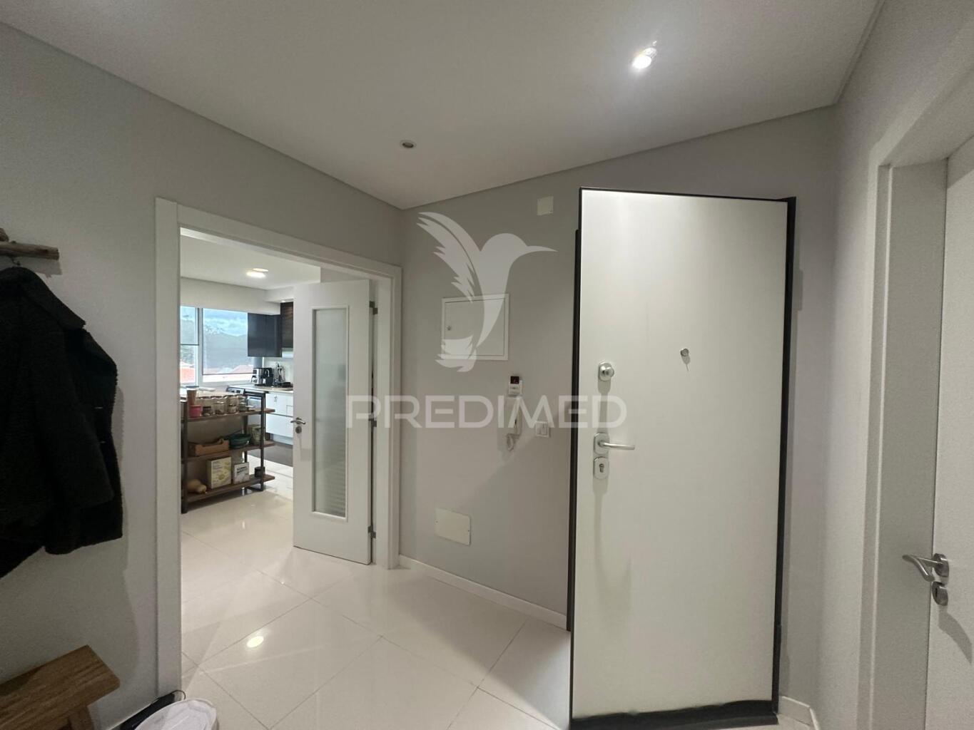 Apartamento t2 remodelado seixal perto dos barcos