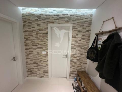Apartamento t2 remodelado seixal perto dos barcos