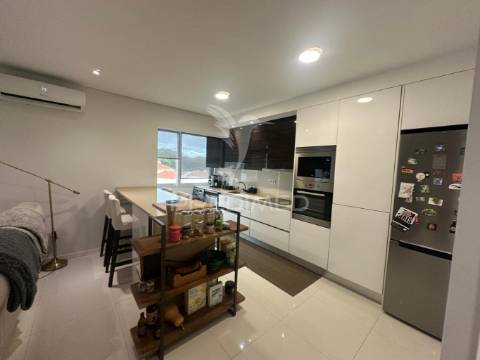 Apartamento t2 remodelado seixal perto dos barcos