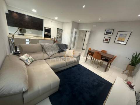 Apartamento t2 remodelado seixal perto dos barcos