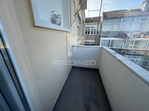 Apartamento t2 remodelado seixal perto dos barcos