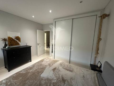 Apartamento t2 remodelado seixal perto dos barcos