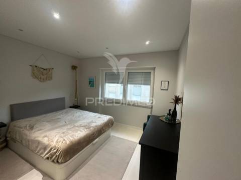 Apartamento t2 remodelado seixal perto dos barcos