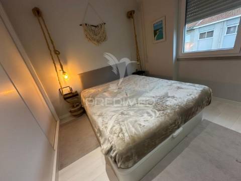 Apartamento t2 remodelado seixal perto dos barcos