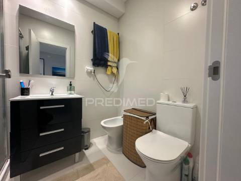 Apartamento t2 remodelado seixal perto dos barcos