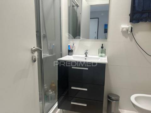 Apartamento t2 remodelado seixal perto dos barcos