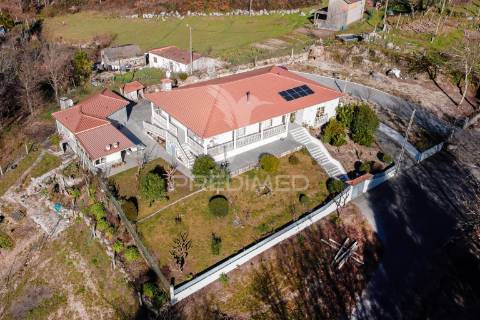 Moradia t4 + anexo t1 - fafe (1.3 ha)