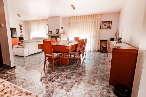 Moradia t4 + anexo t1 - fafe (1.3 ha)
