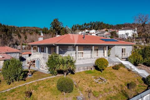 Moradia t4 + anexo t1 - fafe (1.3 ha)