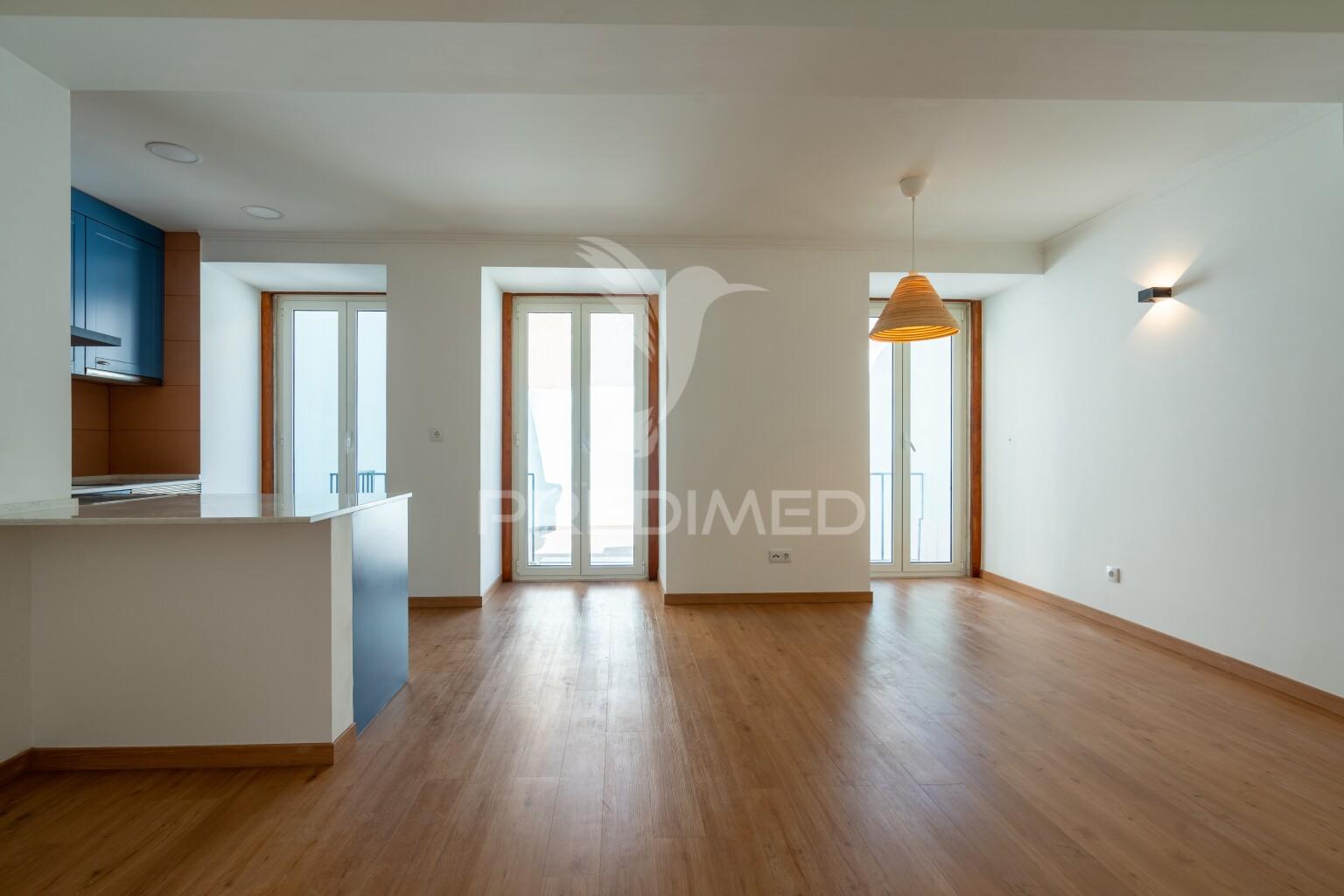 Apartamento t2 com grande terraço|na junqueira, alcântara