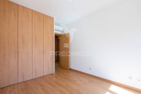 Apartamento t2 com grande terraço|na junqueira, alcântara