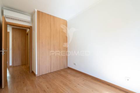 Apartamento t2 com grande terraço|na junqueira, alcântara