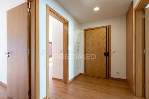 Apartamento t2 com grande terraço|na junqueira, alcântara