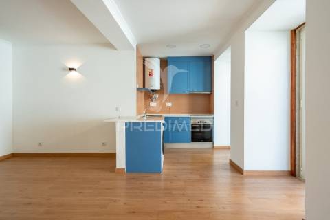 Apartamento t2 com grande terraço|na junqueira, alcântara
