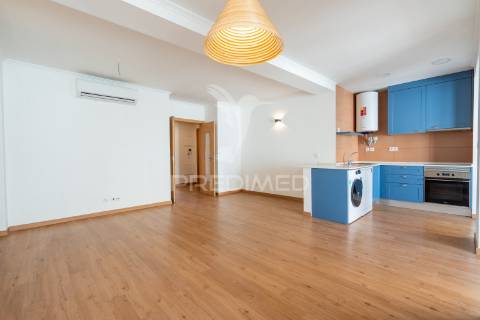 Apartamento t2 com grande terraço|na junqueira, alcântara