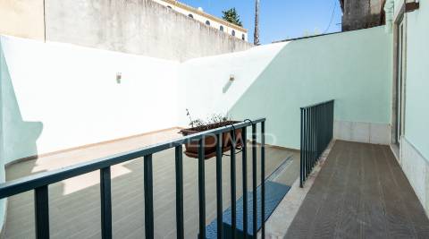 Apartamento t2 com grande terraço|na junqueira, alcântara