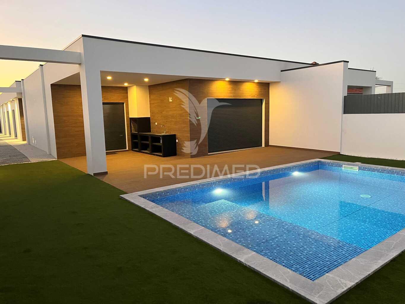 Moradia térrea com piscina