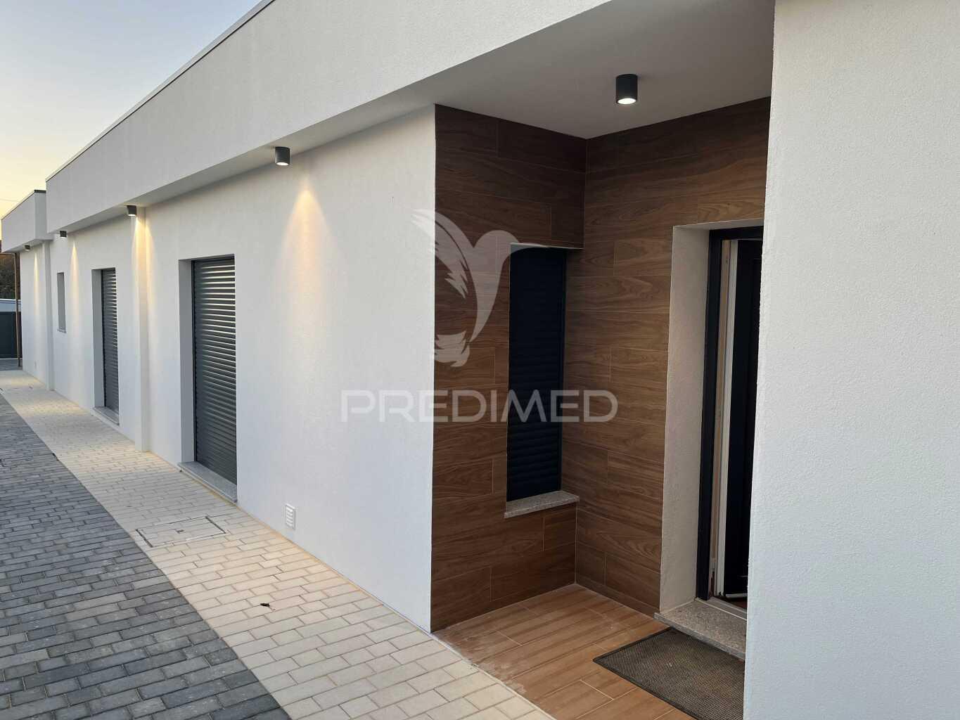 Moradia térrea com piscina