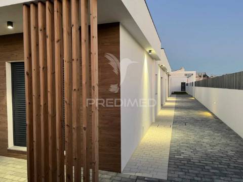 Moradia térrea com piscina