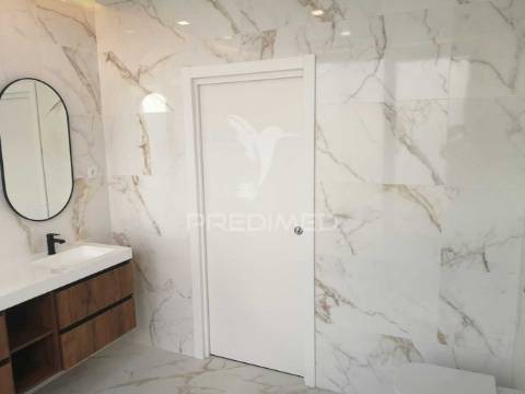 Moradia térrea com piscina