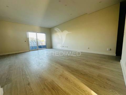 Apartamento t3 com terraço e garagem quinta da amizade