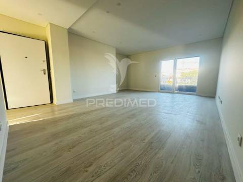 Apartamento t3 com terraço e garagem quinta da amizade