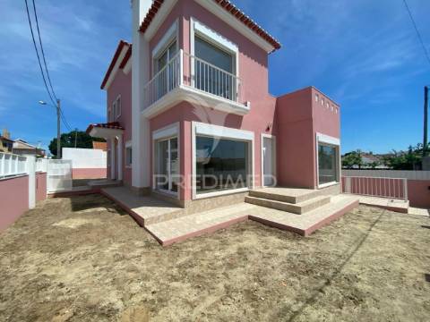 Moradia t4 em charneca da caparica *oferta escritura*