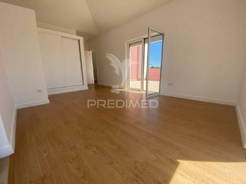 Moradia t4 em charneca da caparica *oferta escritura*