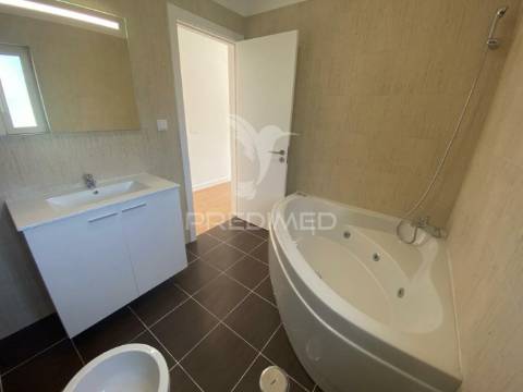 Moradia t4 em charneca da caparica *oferta escritura*