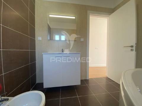 Moradia t4 em charneca da caparica *oferta escritura*