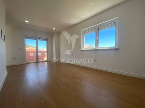 Moradia t4 em charneca da caparica *oferta escritura*