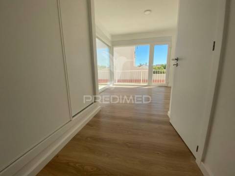 Moradia t4 em charneca da caparica *oferta escritura*